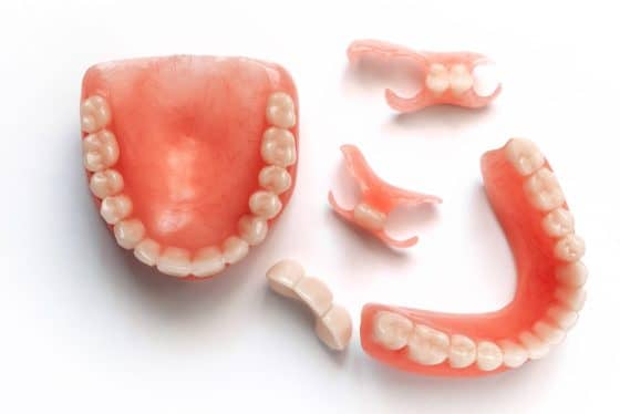 Dental prosthetics on a white background. Dentures. Prosthetic teeth. False teeth. Prosthetic dentistry. Set of dentures on a white background. Top view of complete denture on white background - Tandhälsan A6 Jönköping - Dentist in Jönköping